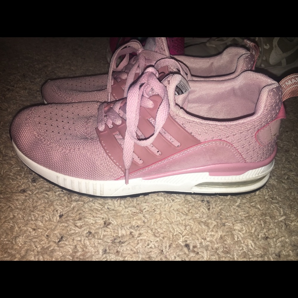 pink women’s sneakers